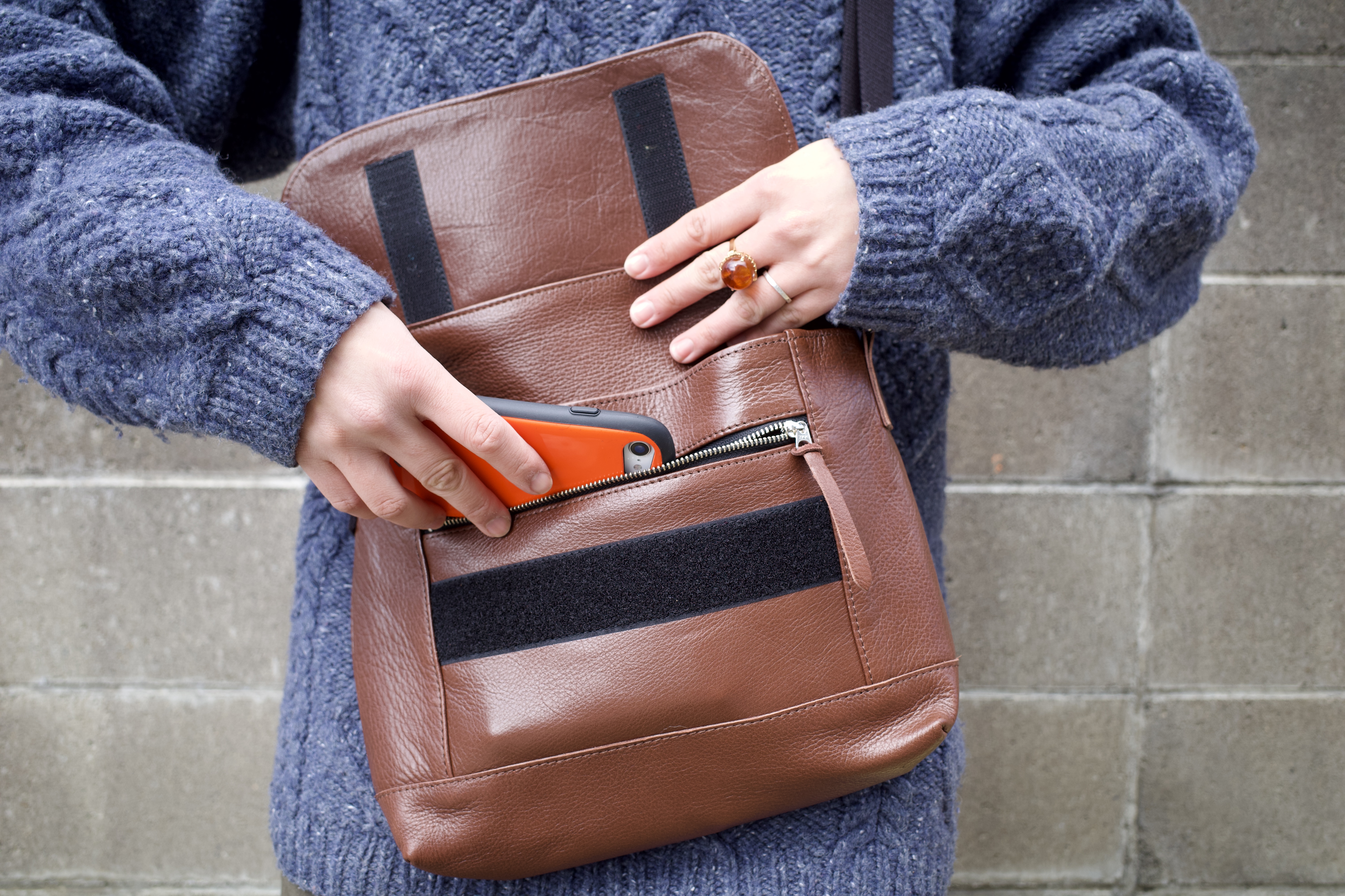 デッドストック革救出に貢献。皮革産地から届く、軽くて柔らかな本革