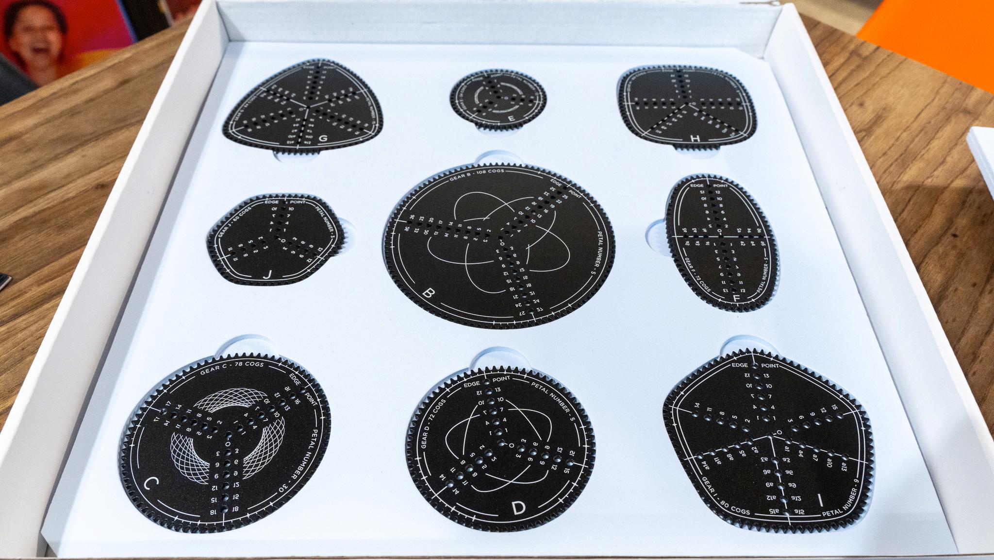 画力ゼロからの挑戦！ 誰でも美しい幾何学模様アートが描けるツールで