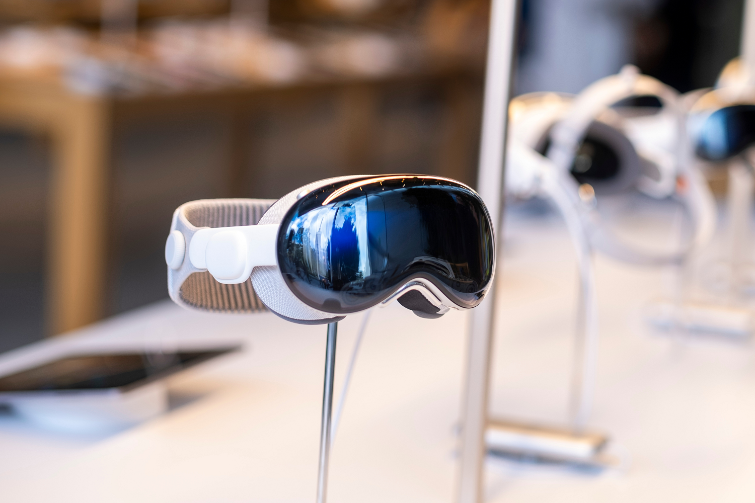 Appleの新ガジェットVision Proが続々と返品…。「ユーザーに選ばれ