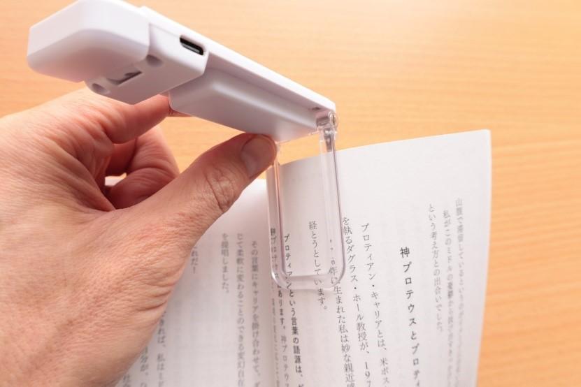 就寝前の読書がはかどるクリップで留める読書灯「EVERISE Clip Book