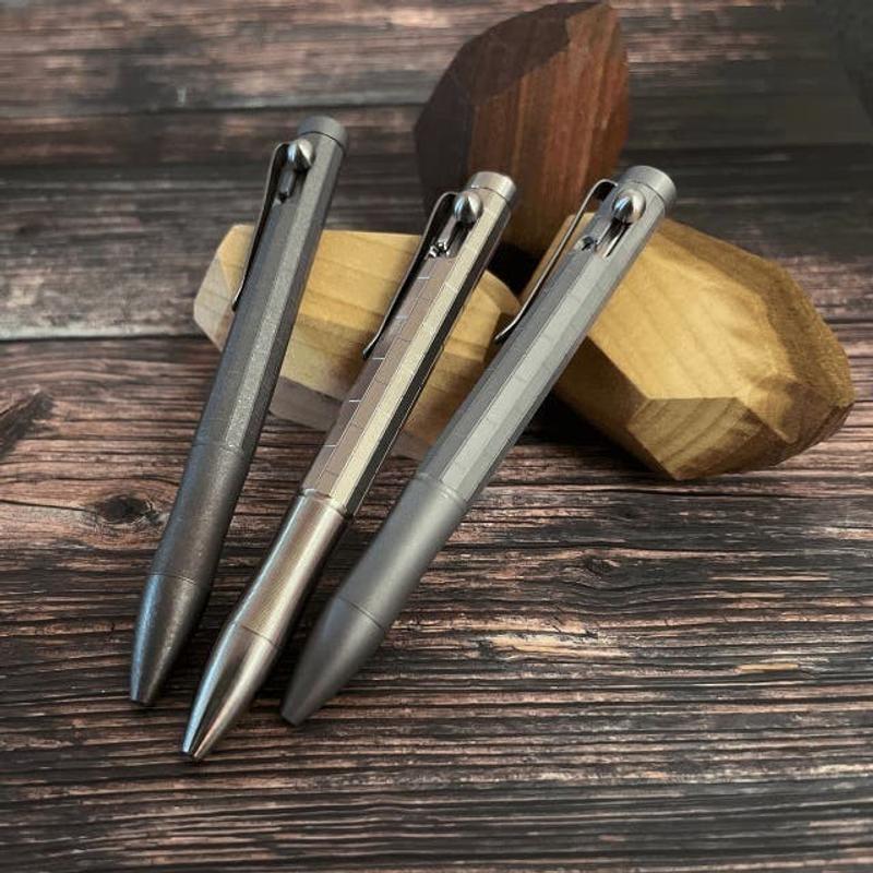 チタン製ボールペンをその手に。強さと軽さを両立した「BOLTA