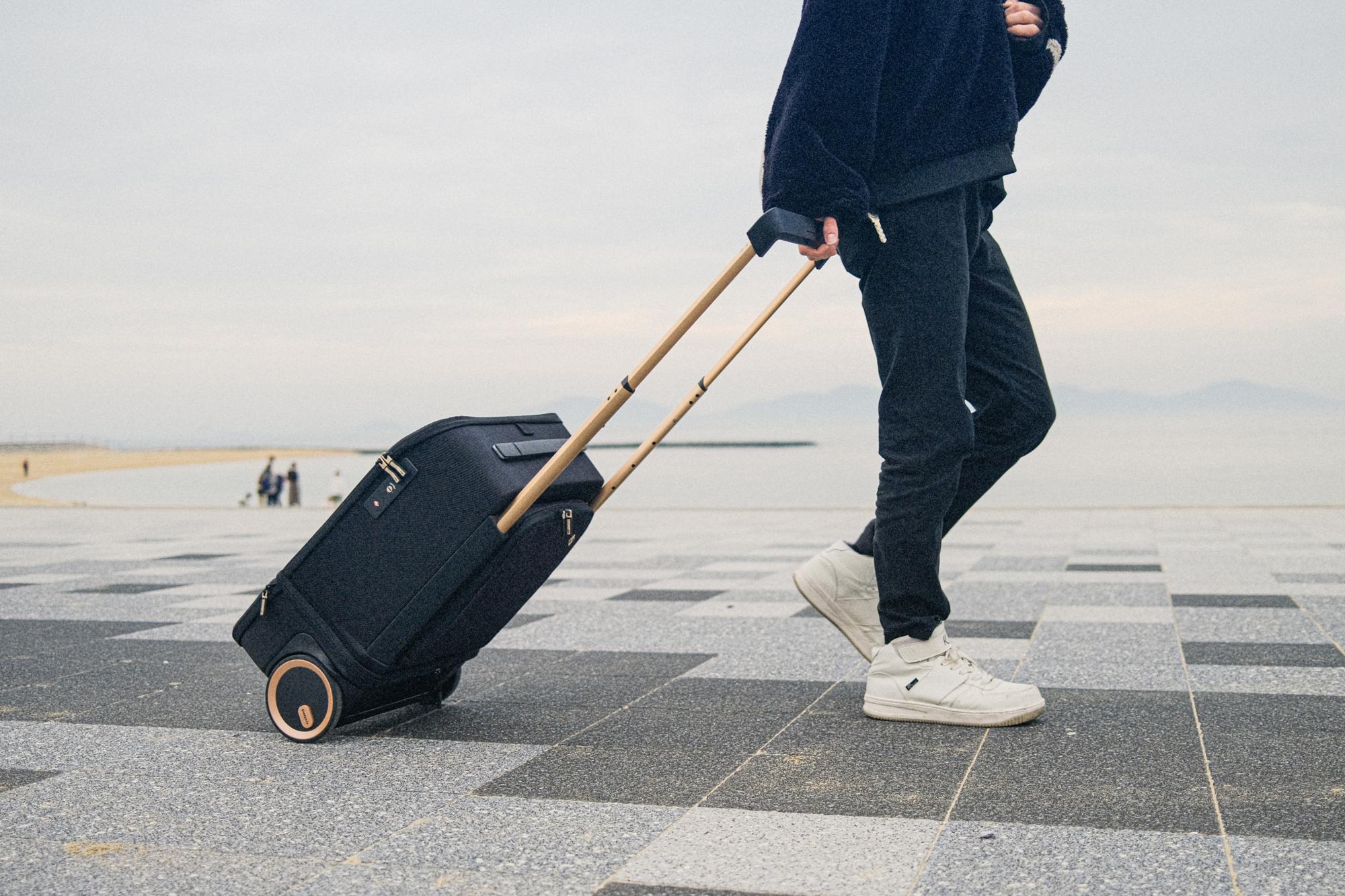 多機能スーツケースKABUTO Black Copper 旅に必要なあらゆる機能を搭載した無敵のスーツケース「KABUTO
