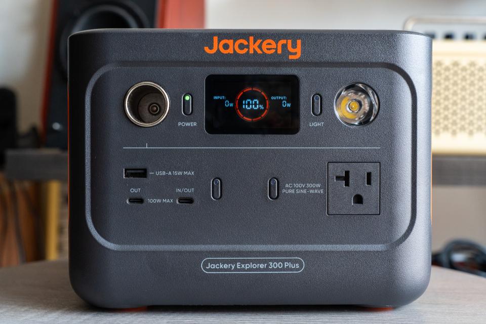 4988 【極美品】Jackery Explorer300 plus パネル付き 4988 【極美品】Jackery Explorer300 plus パネル付き