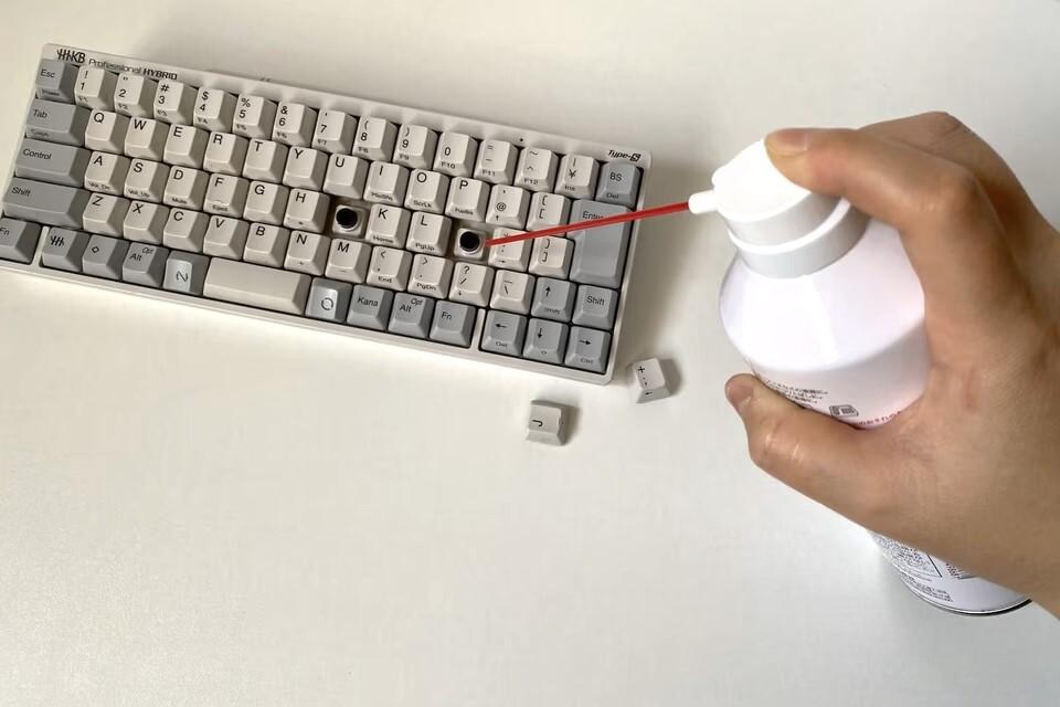 キーボードを掃除する手順は？必須アイテムと汚れにくい使い方も「種類