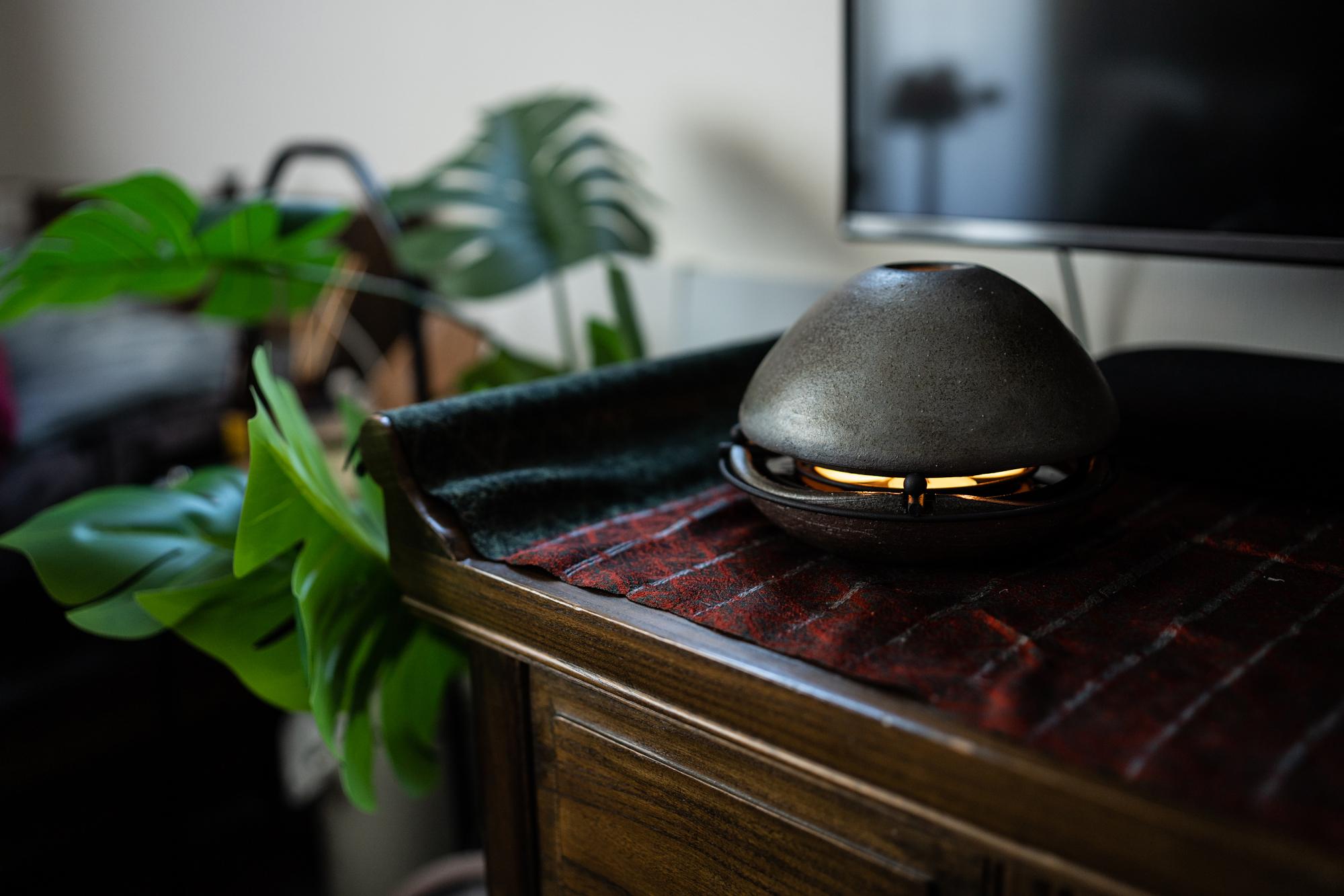 リラックスタイムに炎の揺らぎを。伝統工芸の信楽焼から生まれた陶器製