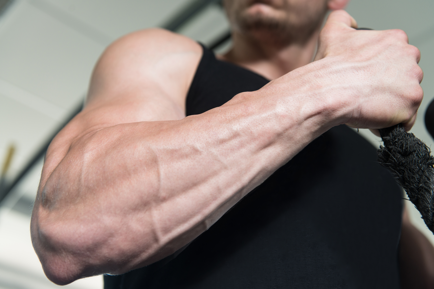 前腕」の筋トレで見た目が引き締まる！効率的に鍛えるベストな方法3選