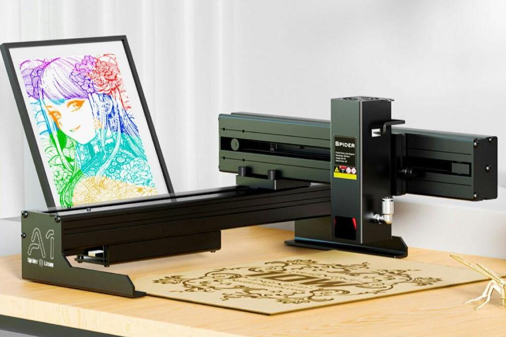 コンパクトなレーザー加工機は描画もこなす本格派。初心者でも