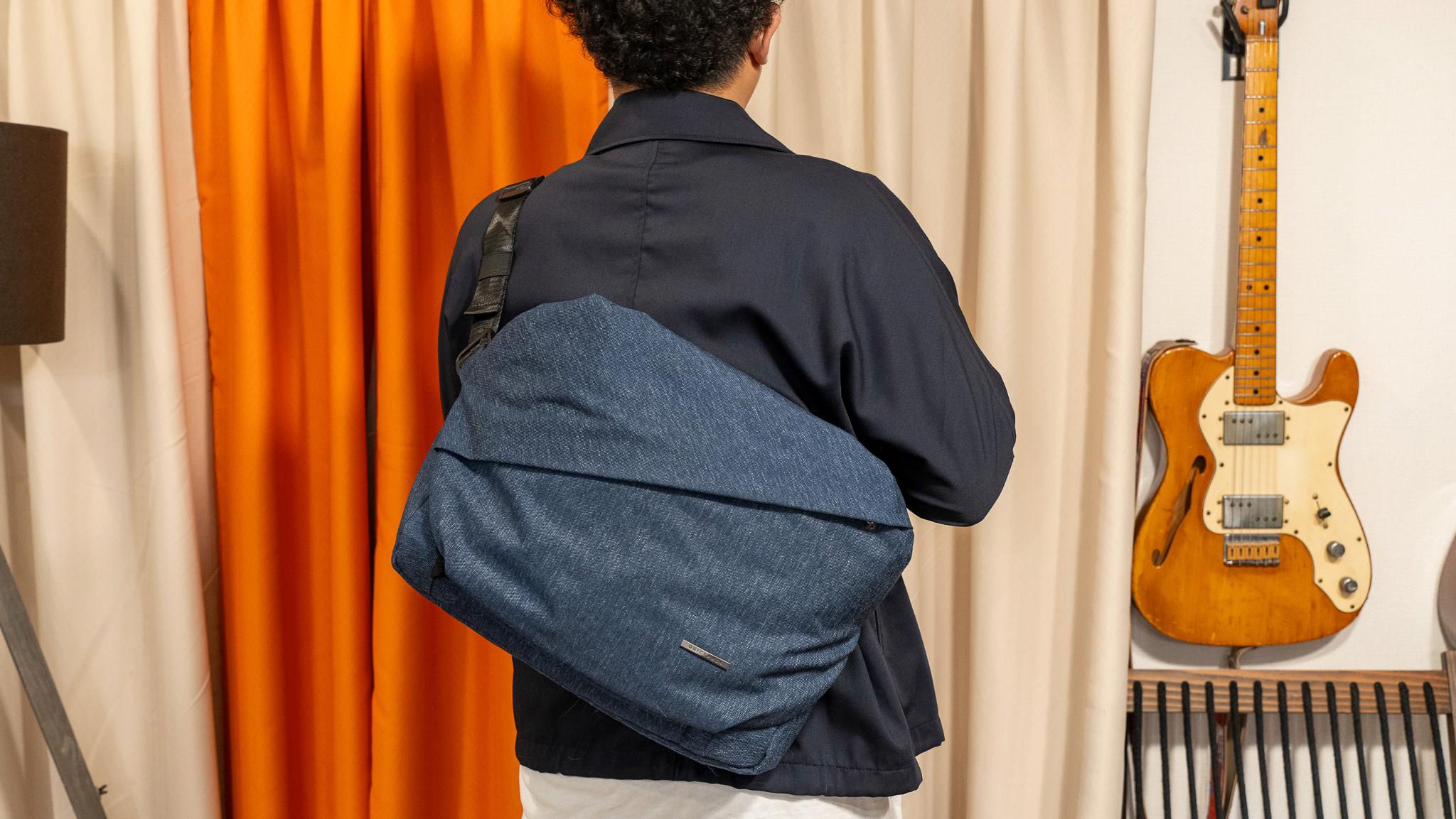 QUICK PACK 13' ボディバッグ スポーティに通勤。大容量に進化を遂げたボディバッグを試して