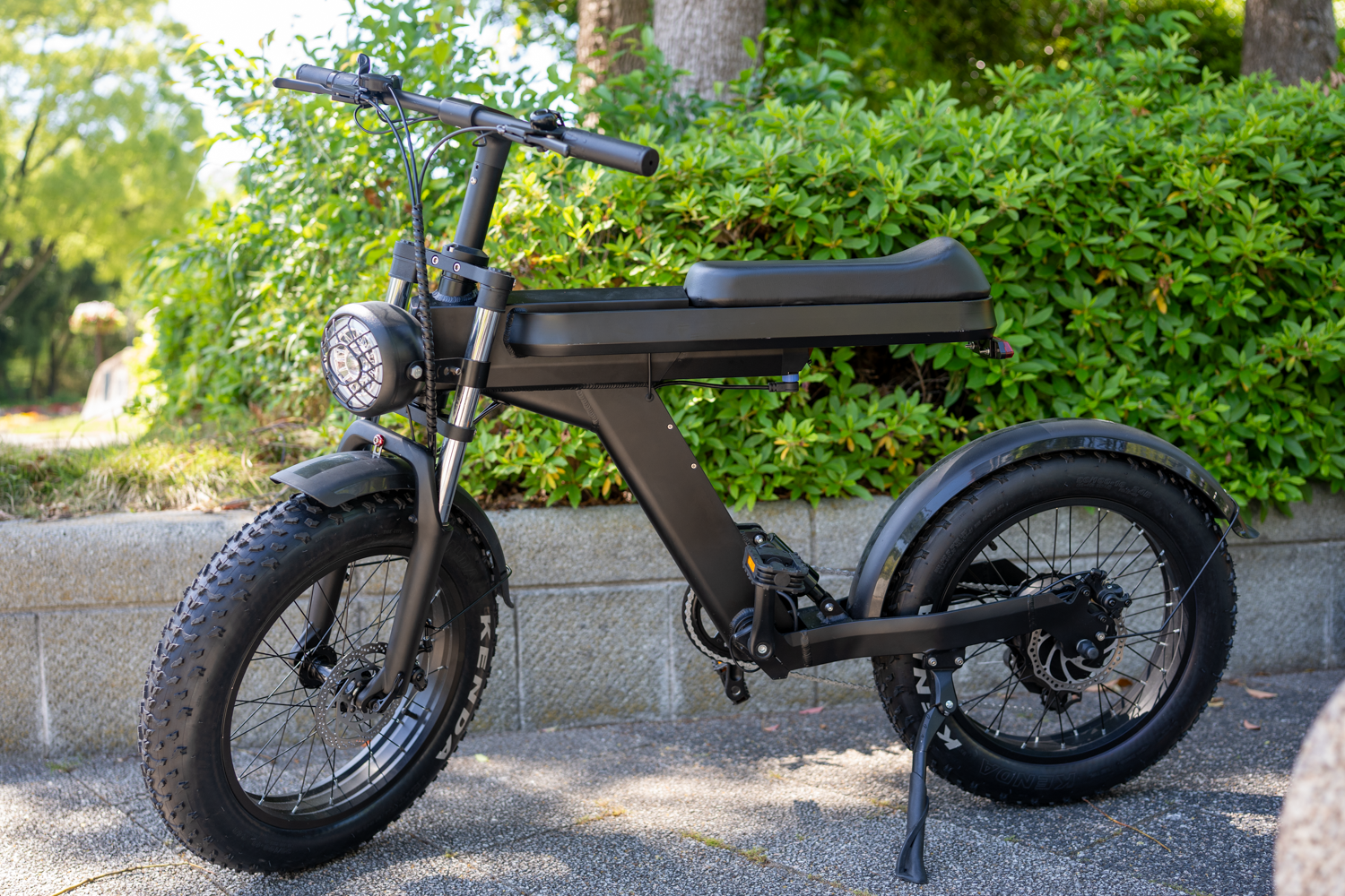 バイクのような存在感がイカす！ 近未来ワイルドデザインな電動