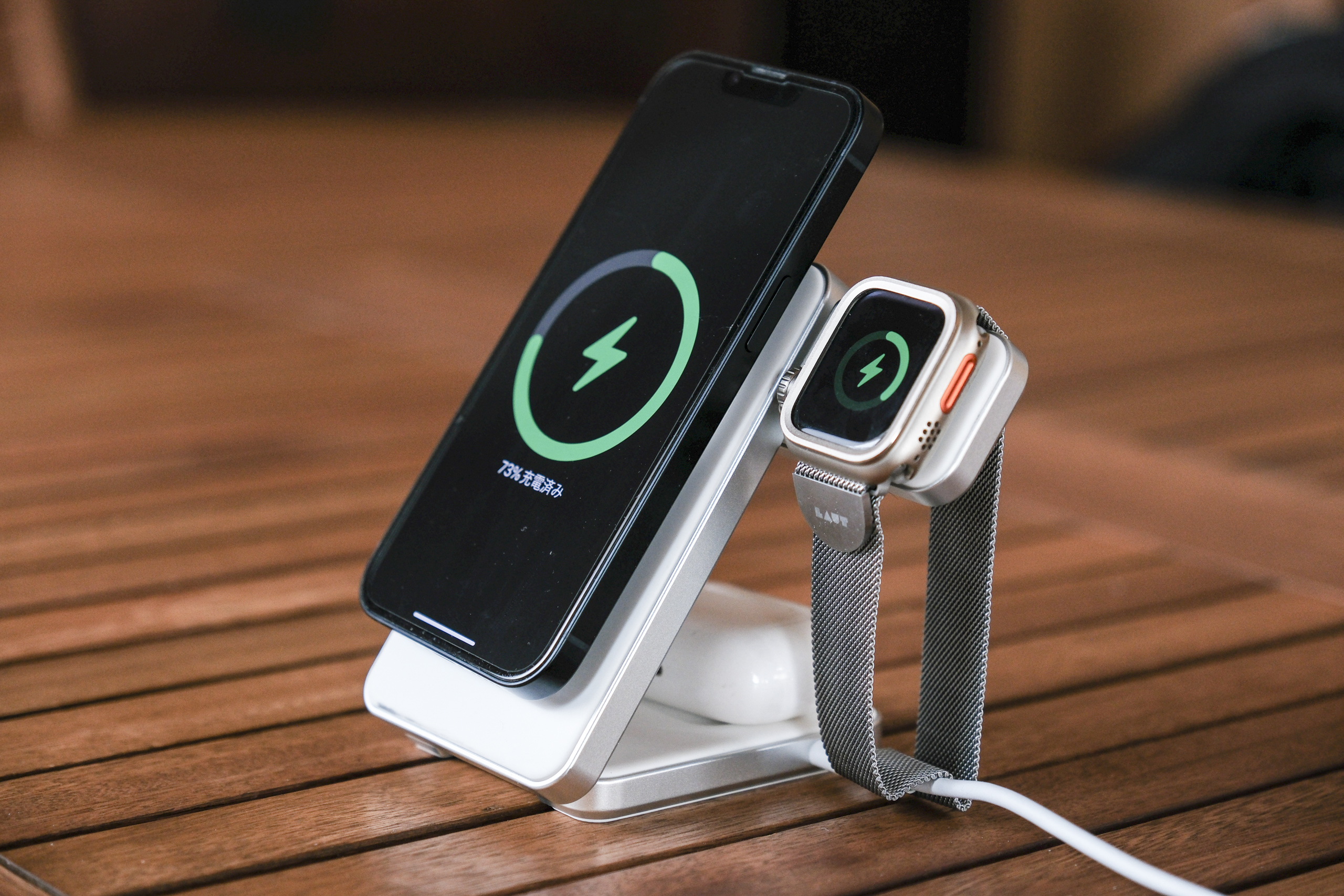 Apple 三種の神器を同時に高速充電！ 「スゴい充電器MAX」でデスクや