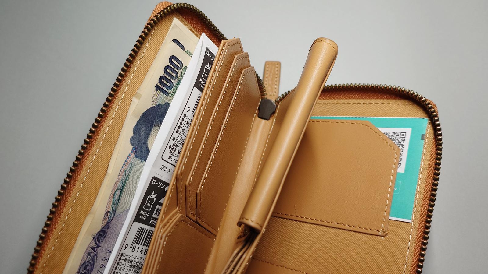 まだまだ現金は必要。スマホまで入るミディアム長財布って、キャッシュ