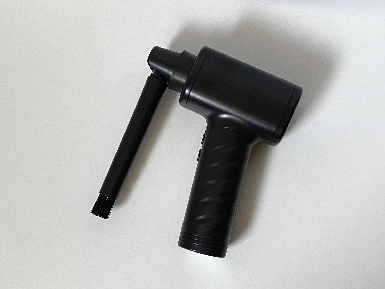 キーボードのキー裏にはゴミがごっそり！電動エアダスターで一掃しよう