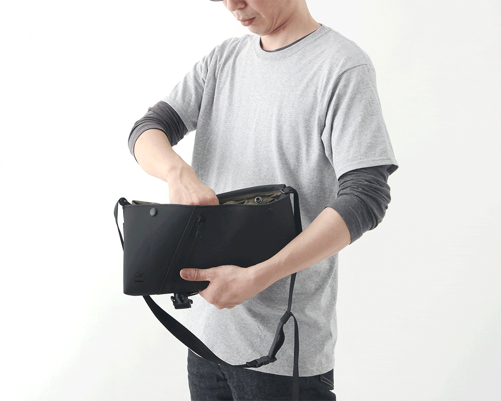 荷物が増えても問題なし！ 容量たっぷりのエコバッグに変身できる