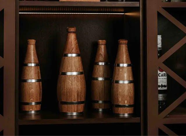 ヨーロピアンオークを使用した熟成樽ボトルは、普段のお酒を高級店の味