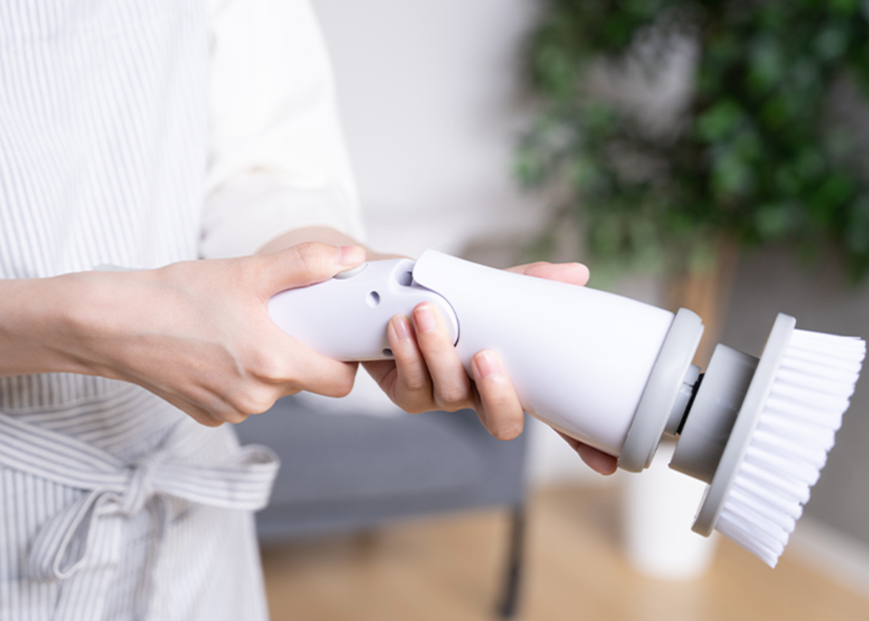 見て見ぬふりしてたお風呂の汚れ…。4種類のブラシ付き電動バス