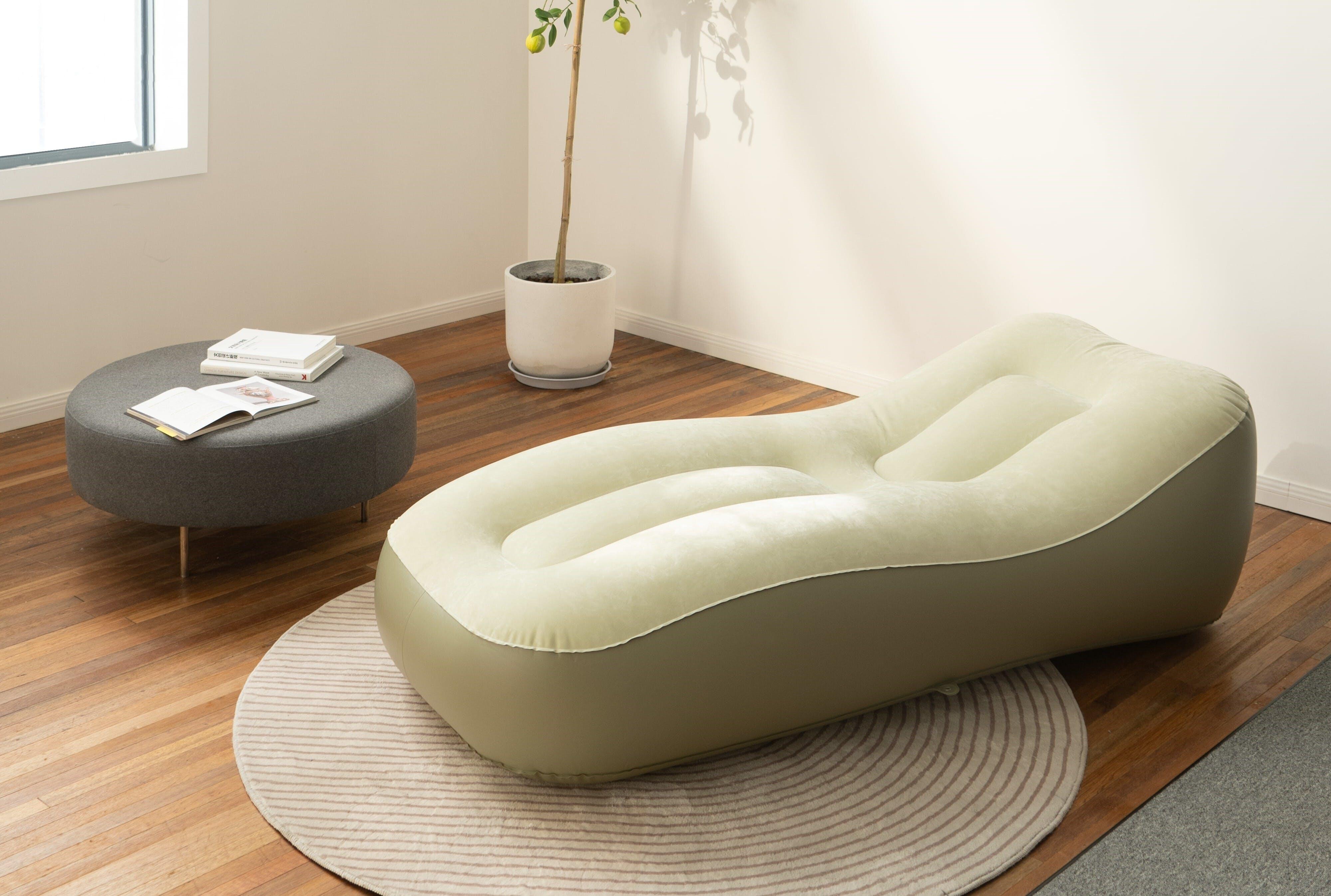 空気で膨らむ ライト エアー ソファ