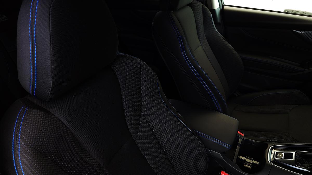 約99%の遮光率！ これ1つで車のダッシュボードやハンドルが熱々になる 
