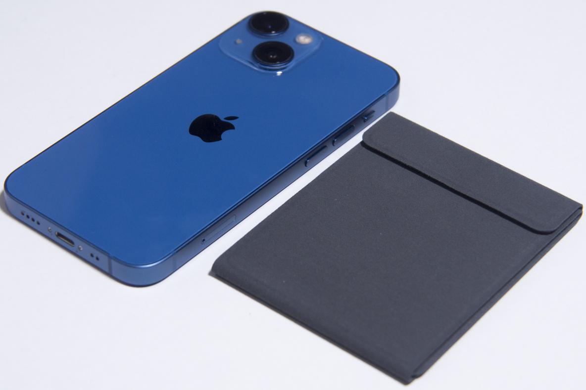 無印良品のスマホスタンドが隠れた名作。軽量・コンパクト、そして