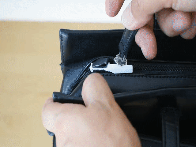 旅先や人混みで大活躍。鍵も手間も不要なジッパー専用セーフティロック