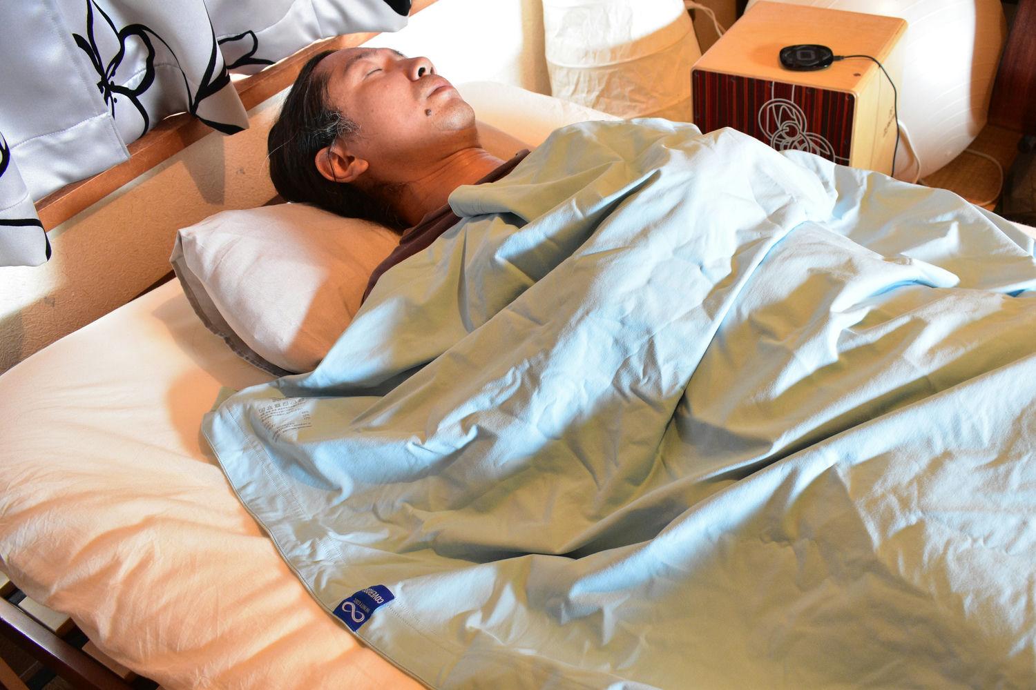 15℃の冷感ブランケットが手放せない寝具に！ 体が冷えすぎず、ぐっすり