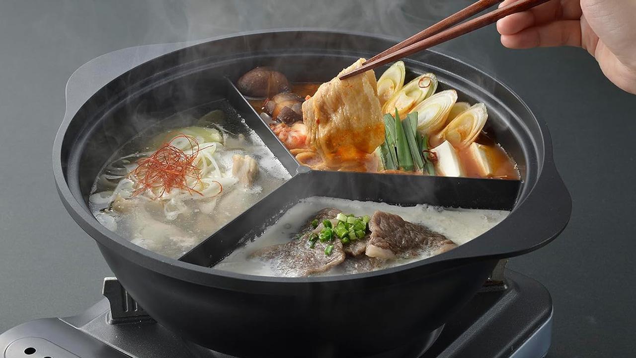 オール熱源対応で3種の味を同時に楽しめる。やさしい設計の「三食鍋