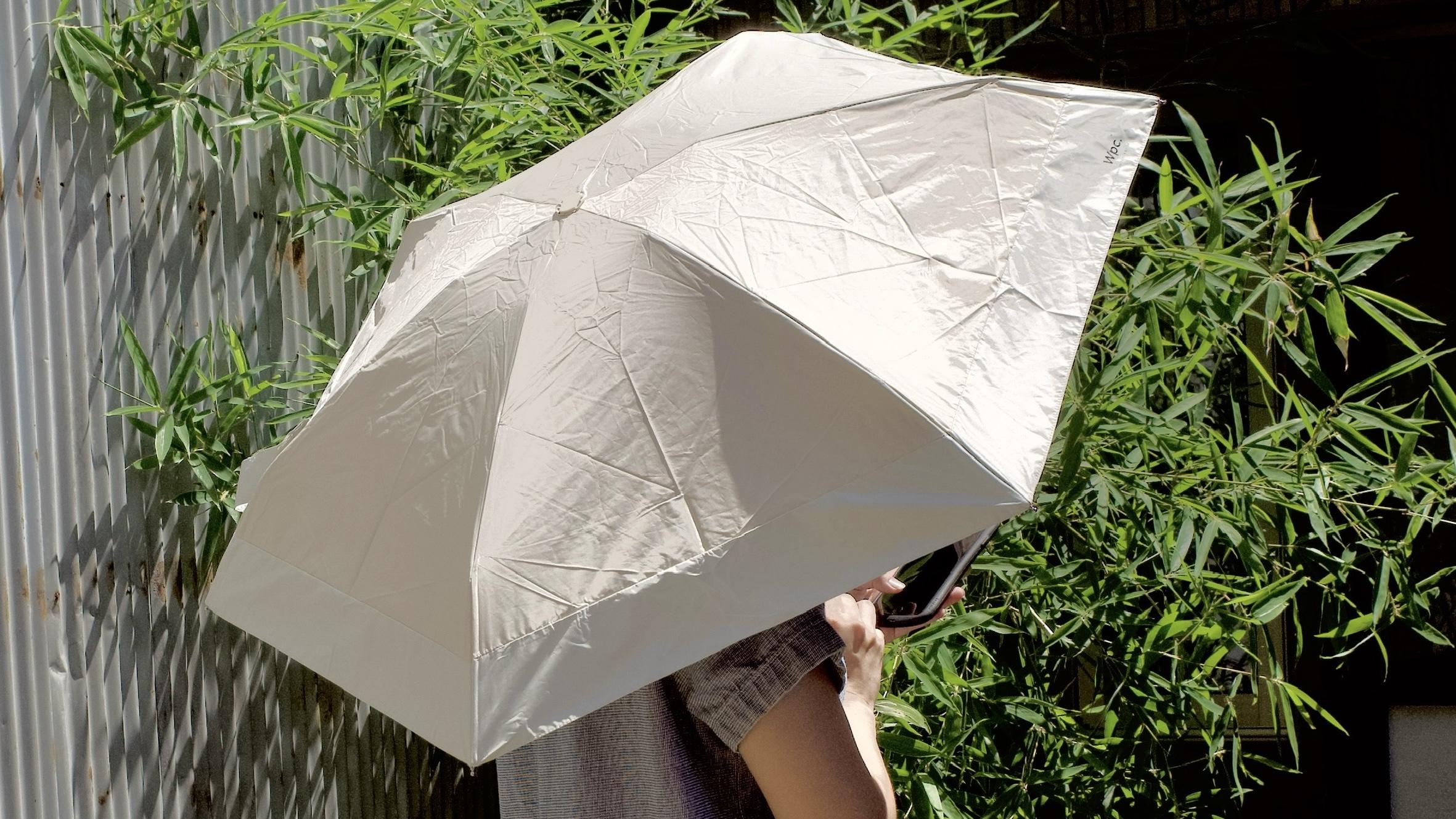 2,000円台で遮光・UVカット率100%、手のひらサイズ。この折りたたみ傘