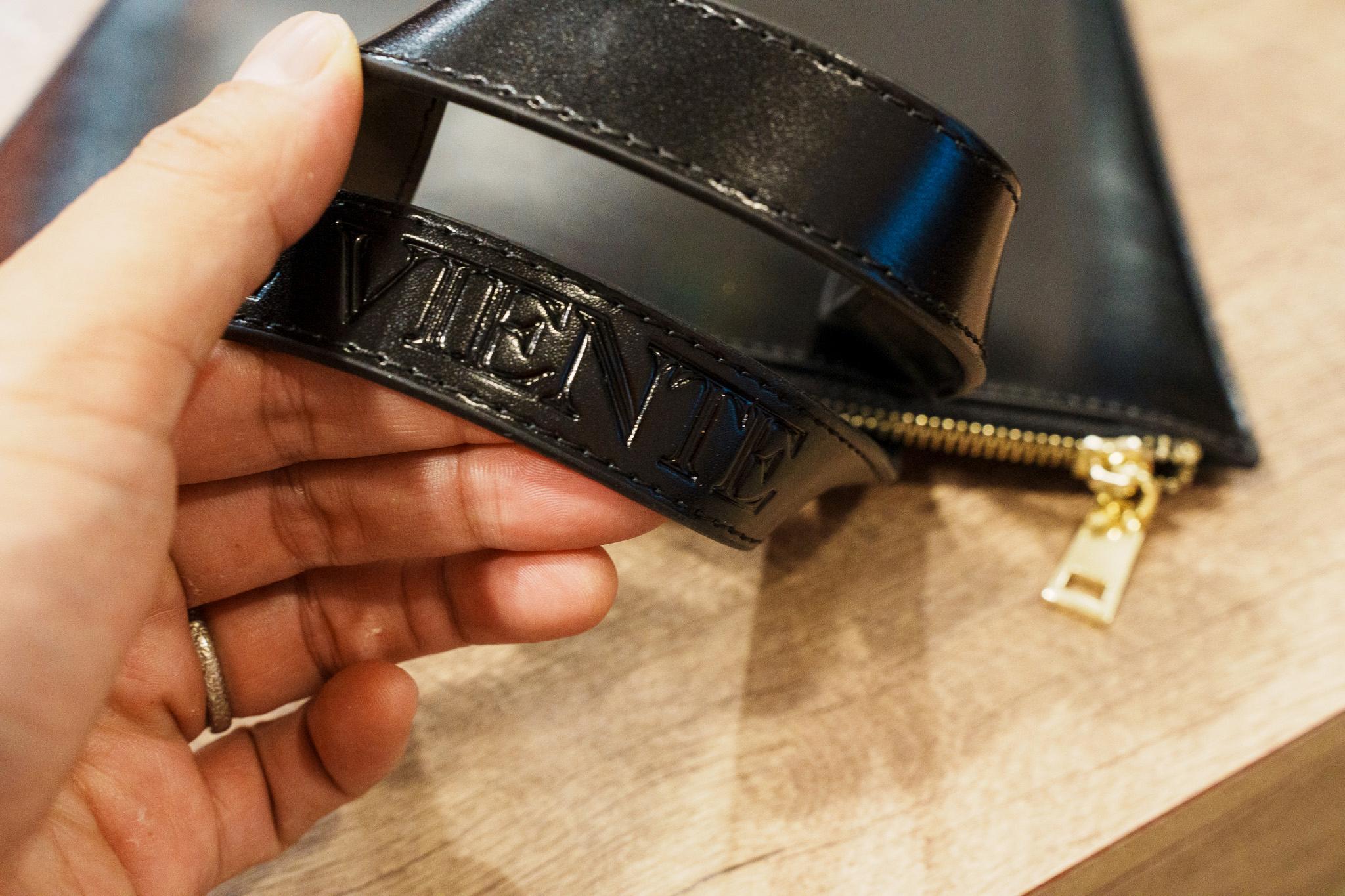 1万円以下とは思えぬハイクオリティ！本革の美しさが際立つ、ミニマル