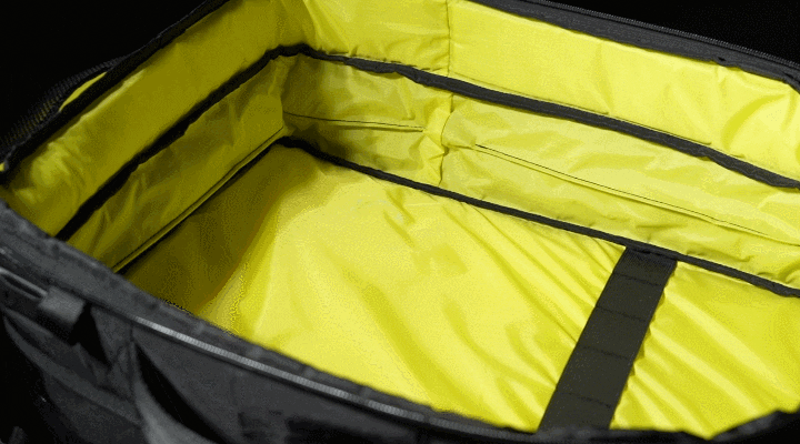 このリュック、高強度のX-PACを全面採用。20L→33Lに容量拡張できる