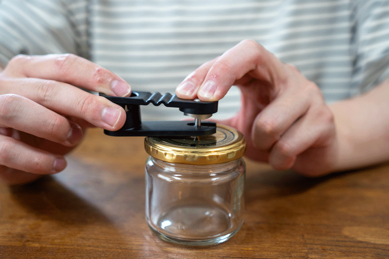 空きビン改造キットで真空容器化。食材やワインの保存が捗ります