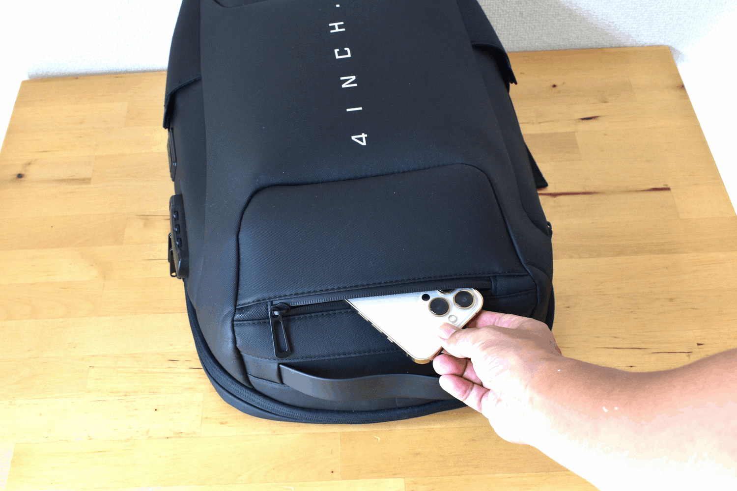 さようなら荷物のストレス。ミニマルデザインのバックパックで