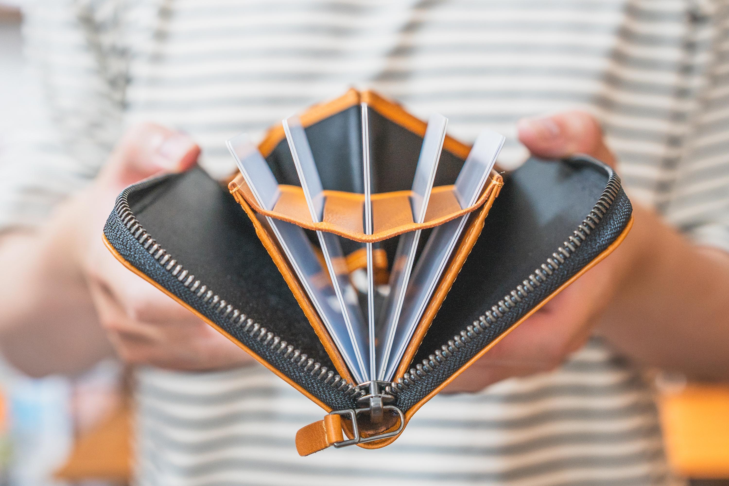 カードや領収書が多い人は必見！ 技アリギミック満載で大容量でも