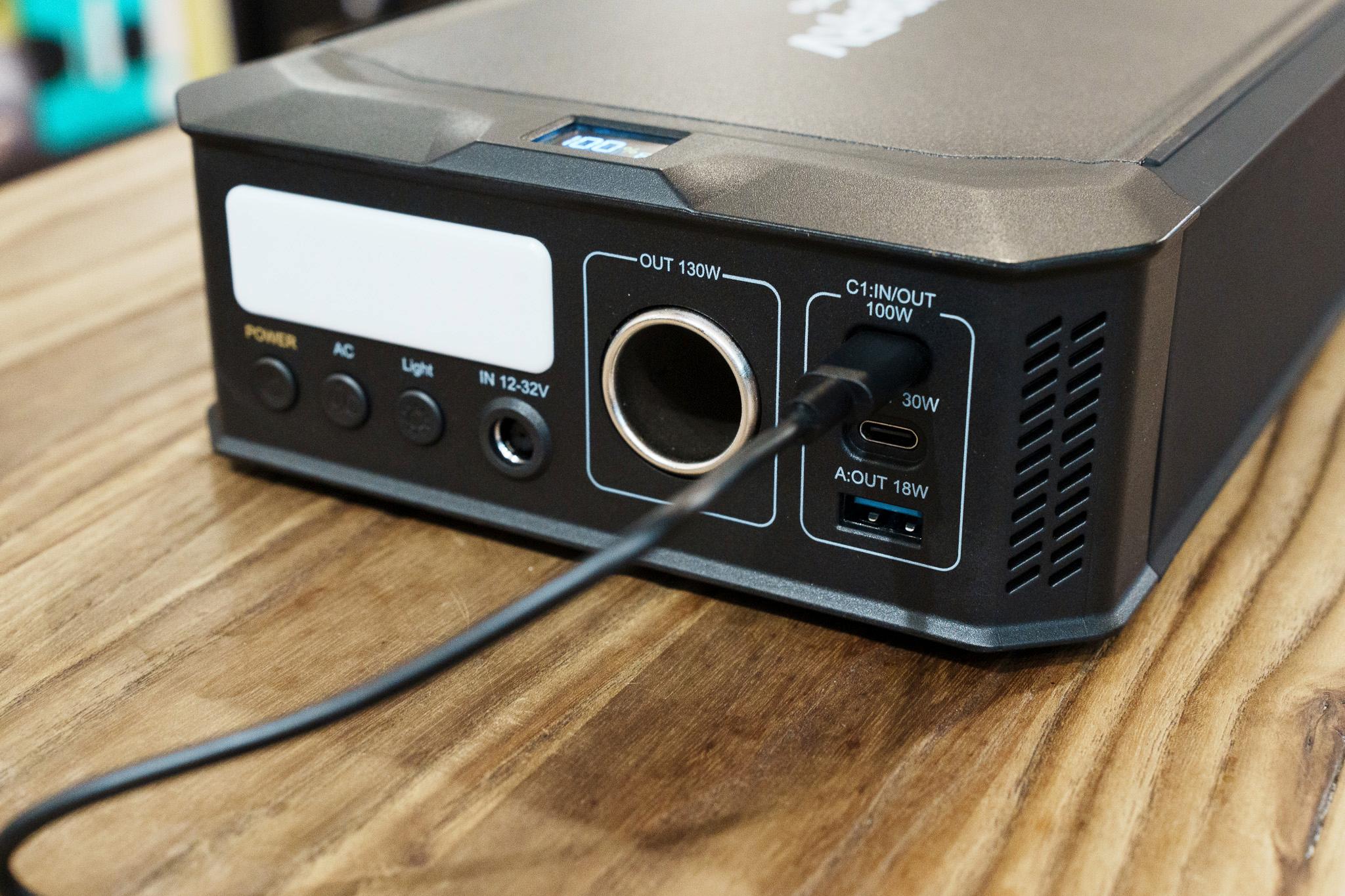 iPadサイズ！モバイルバッテリーじゃ心許ないとき頼れる240Wh