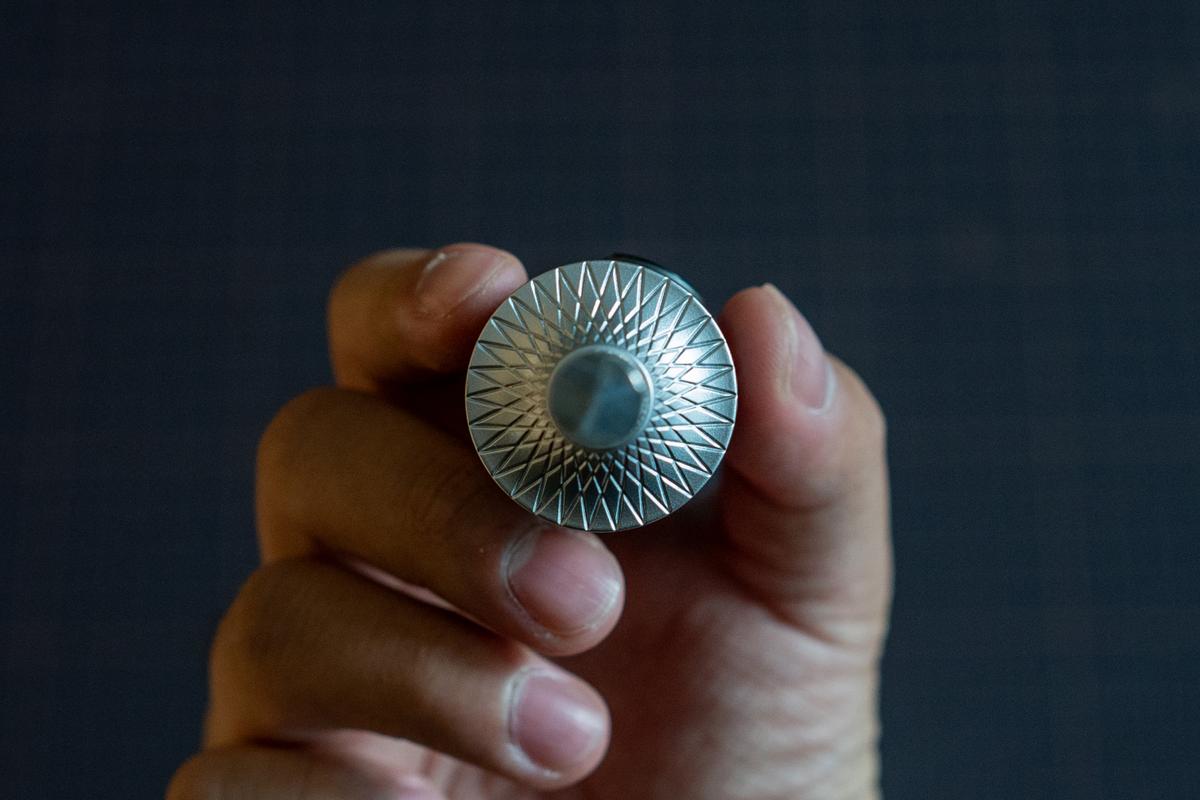 毎秒4万回の振動で石膏もスッと切れる!? 工作好きの人は必見の超音波 