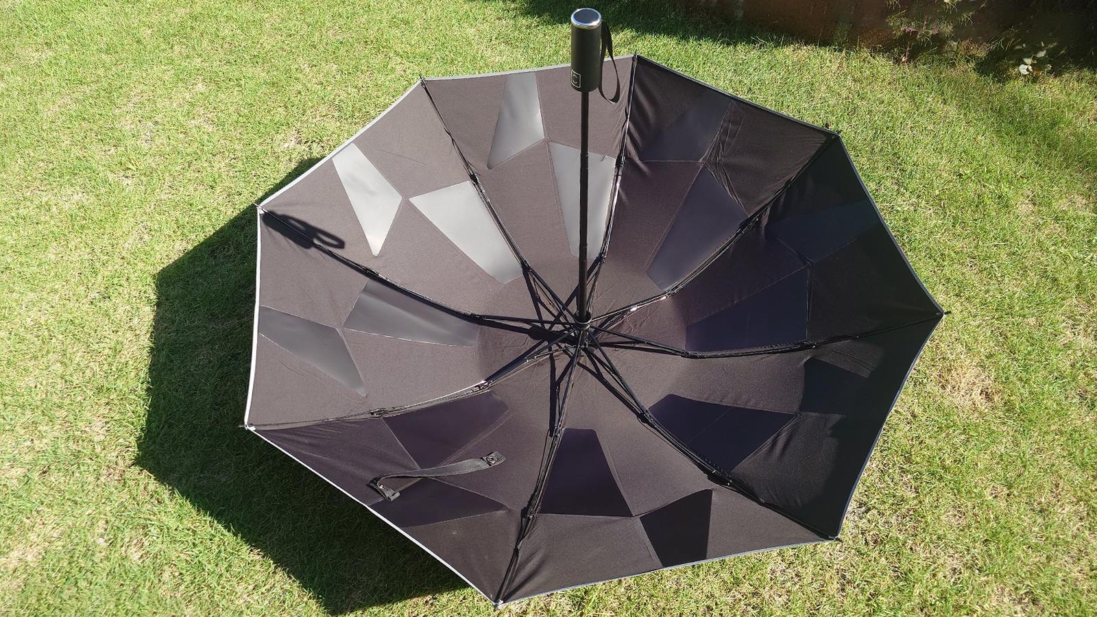 雨の日も猛暑日も快適！3秒でスッキリきれいに畳める革新的な晴雨兼用