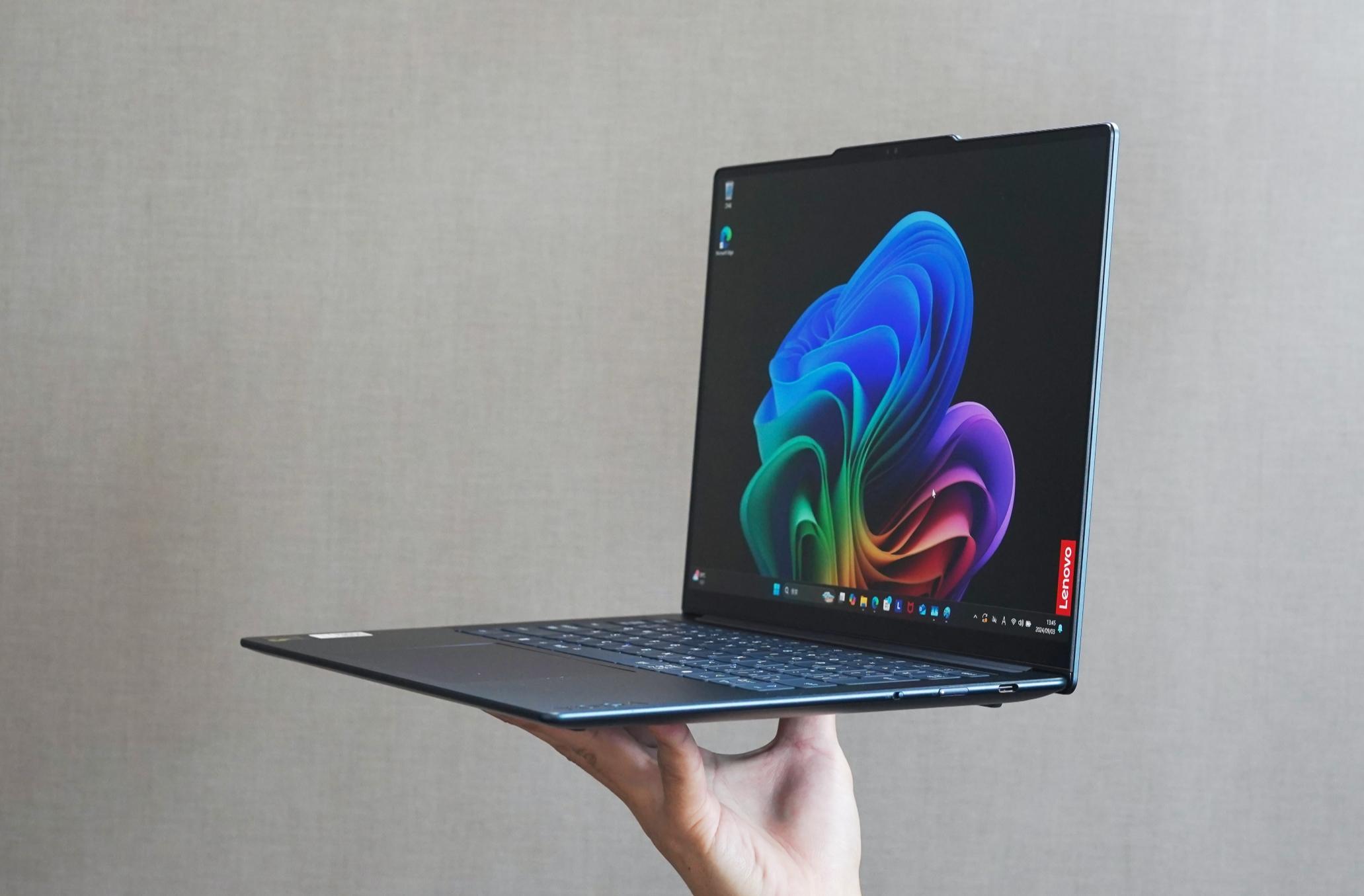 次世代AI PCのスゴさを実感！最新ノートPC「Lenovo Yoga Slim 7x Gen 9