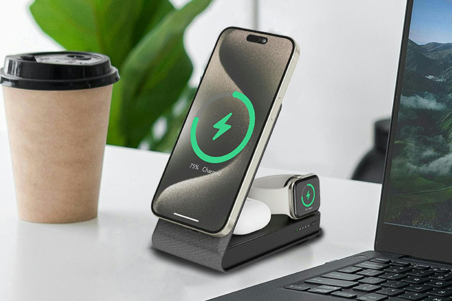 モバイルバッテリー、充電器、スマホスタンド。すべてを1つにしたら