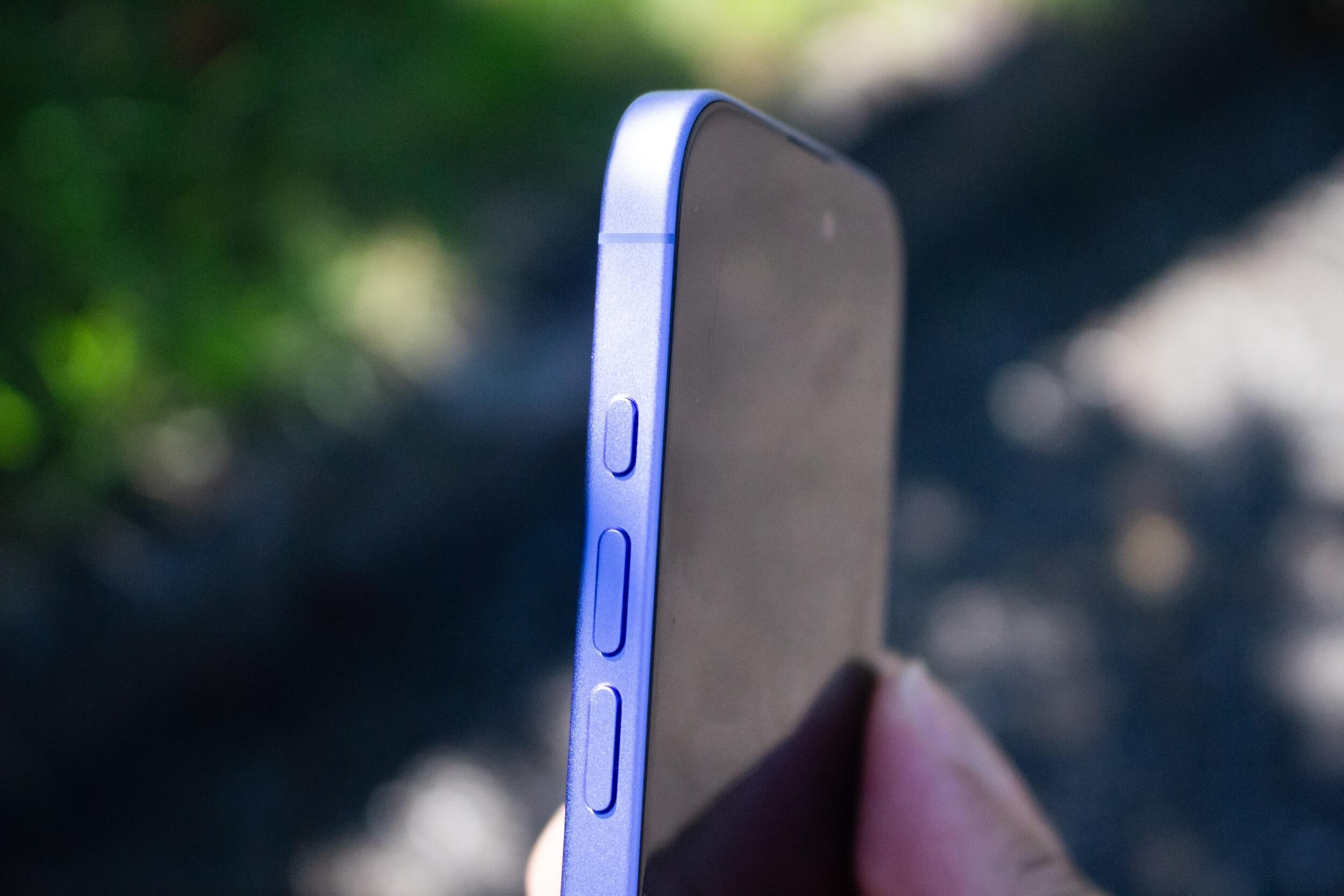 iPhone13と16 ジャンク品 カメラ周り以外綺麗 Comprehensive Comparison] iPhone 16 Pro vs. SLR Camera