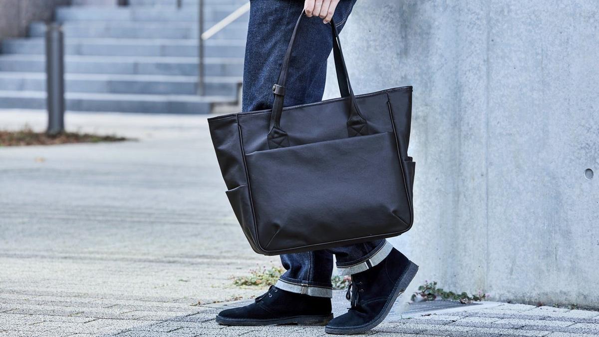 色褪せにも傷にも強い。タフすぎるトートバッグは、気軽に毎日