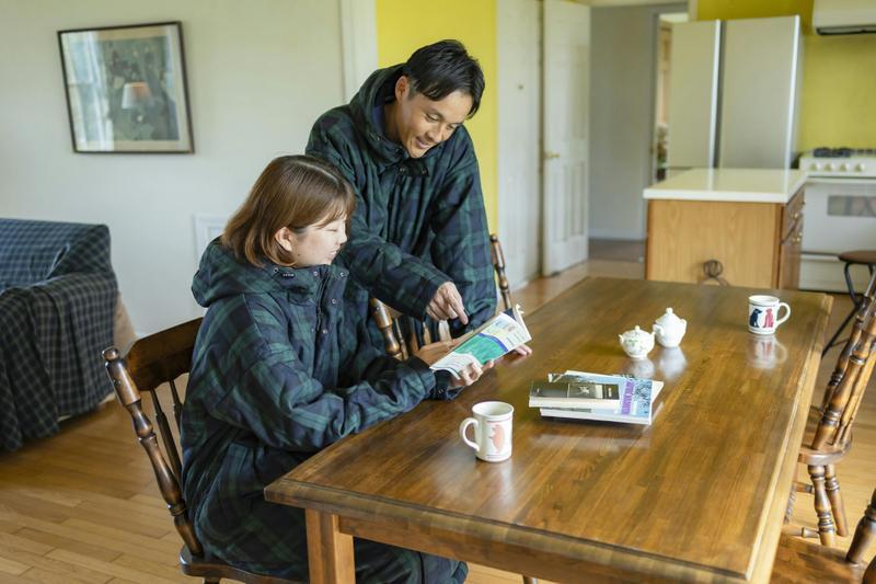 外でも家でも大活躍！“着る暖房器具”「モモンガ2WAY」で冬を快適に