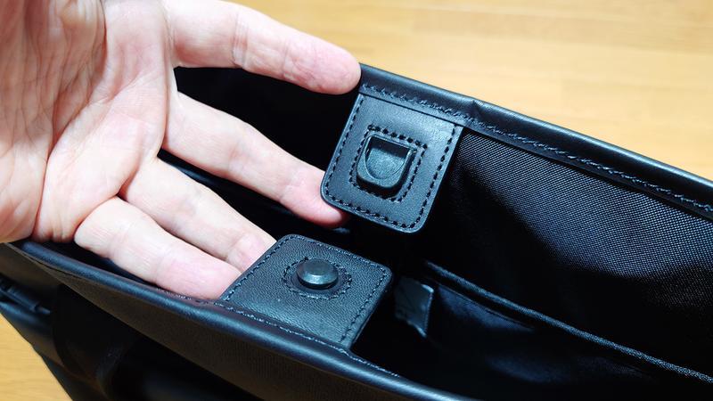 色褪せない高耐久素材を採用。機能的で使い勝手のいいトートバッグが