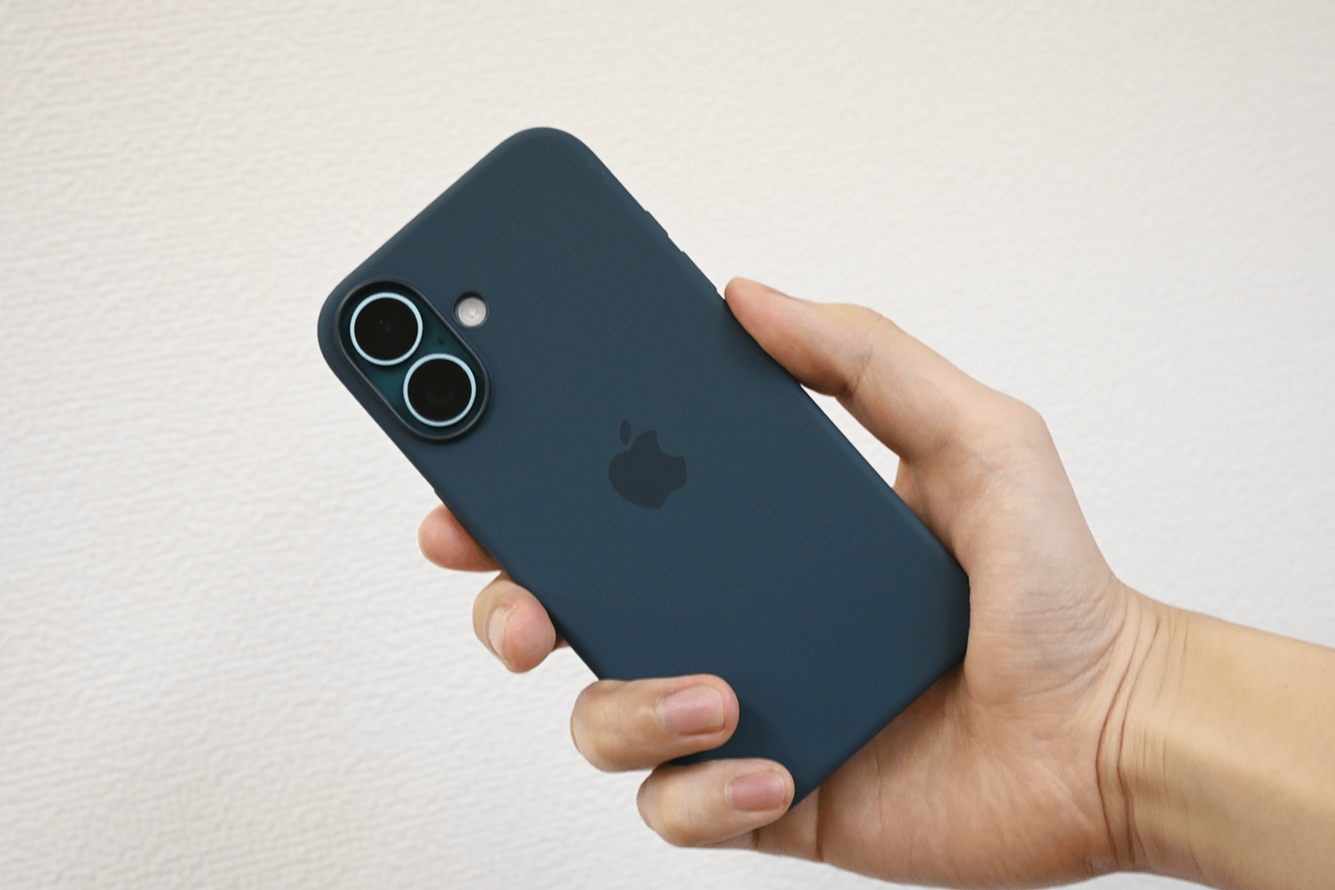 iPhone 16 純正シリコンケース レイクグリーン iPhone 16 Pro Max のApple 純正シリコンケース レイクグリーン