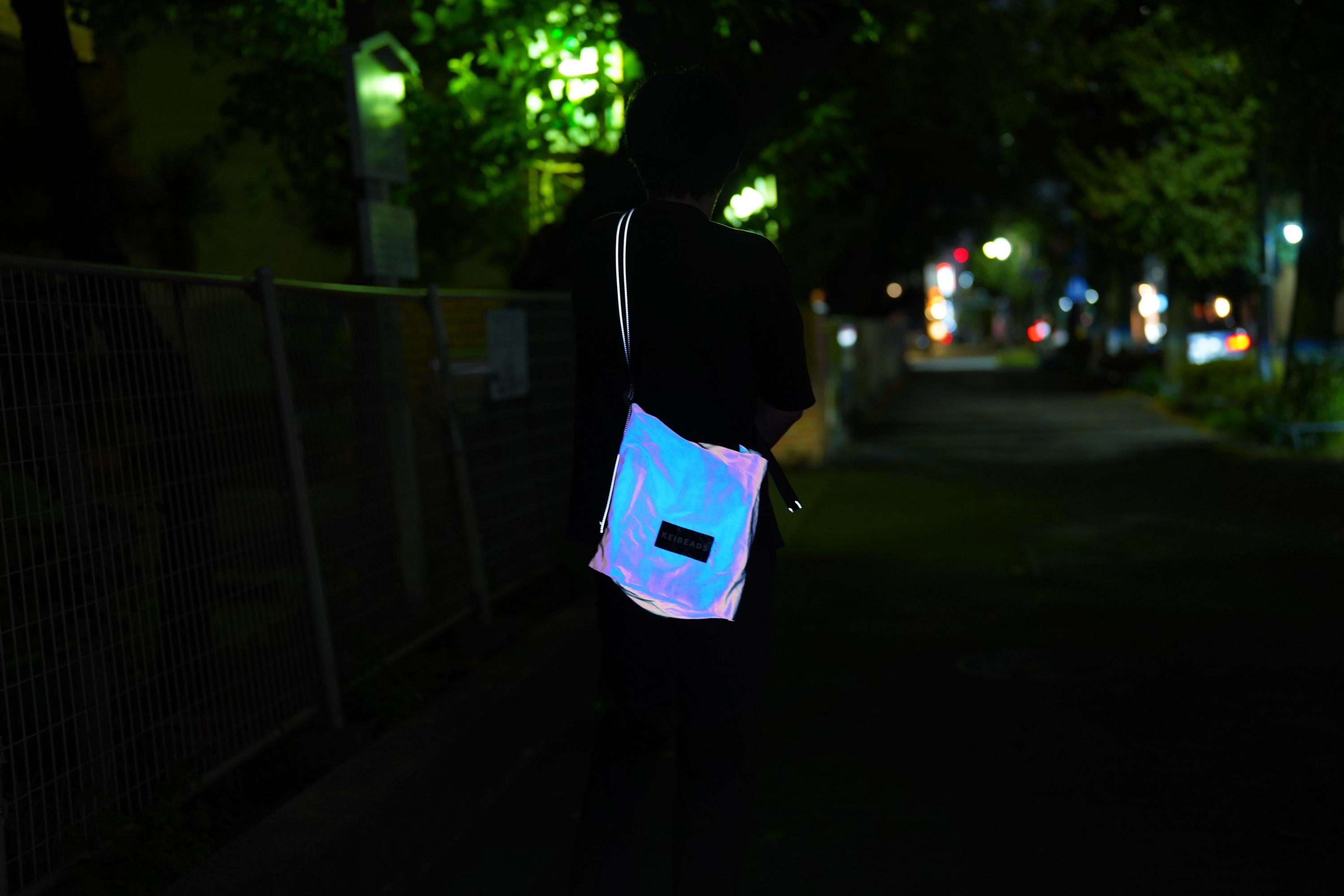 暗闇でもしっかり存在をアピール！ オーロラ反射で交通安全対策も