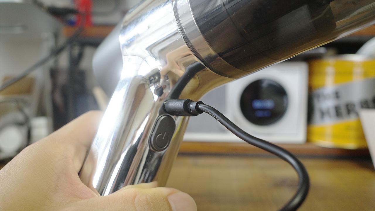 ドライヤーサイズのコードレス掃除機を使ってみたら、掃除の