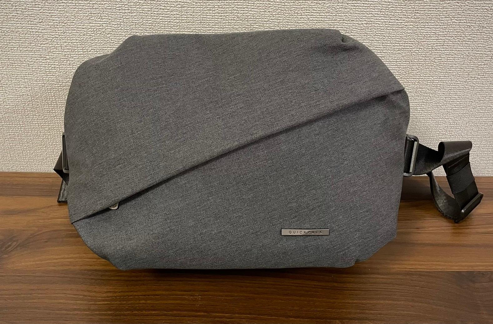 収納力バツグンで荷物の出し入れスムーズ。ミニマルバッグ「QUICK PACK