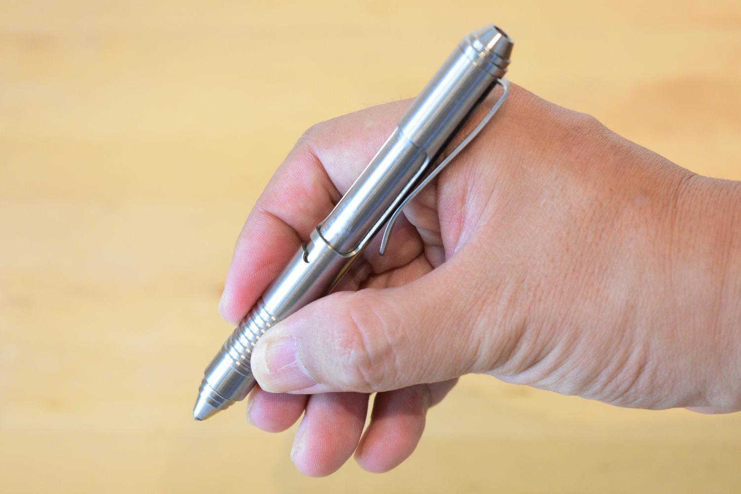 オフィスもアウトドアもこれ1本。ペン型マルチツールが困りごとを解決