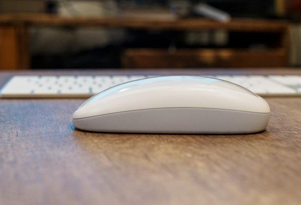 ケーブルレスで快適充電！Appleの「Magic Mouse」を使いやすくする