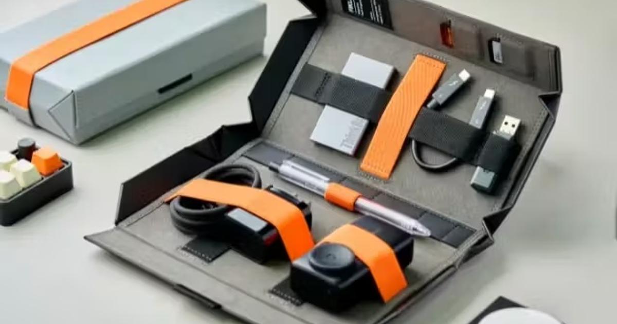 充電器やケーブルをスッキリ整理。磁石で壁にも貼れる「スゴい