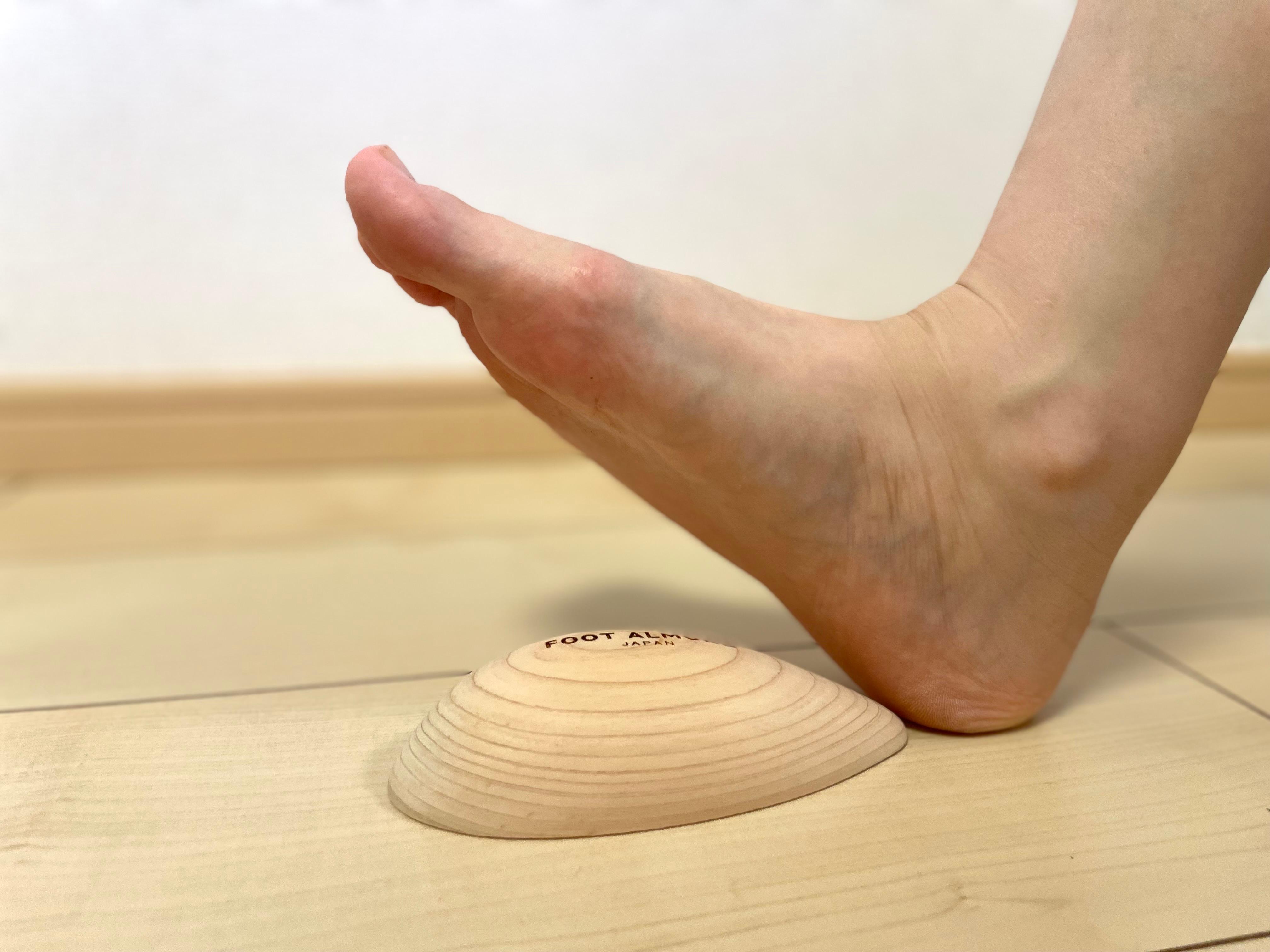 足裏アーチをお手軽メンテナンス！どこでも使えるフットケアアイテムで