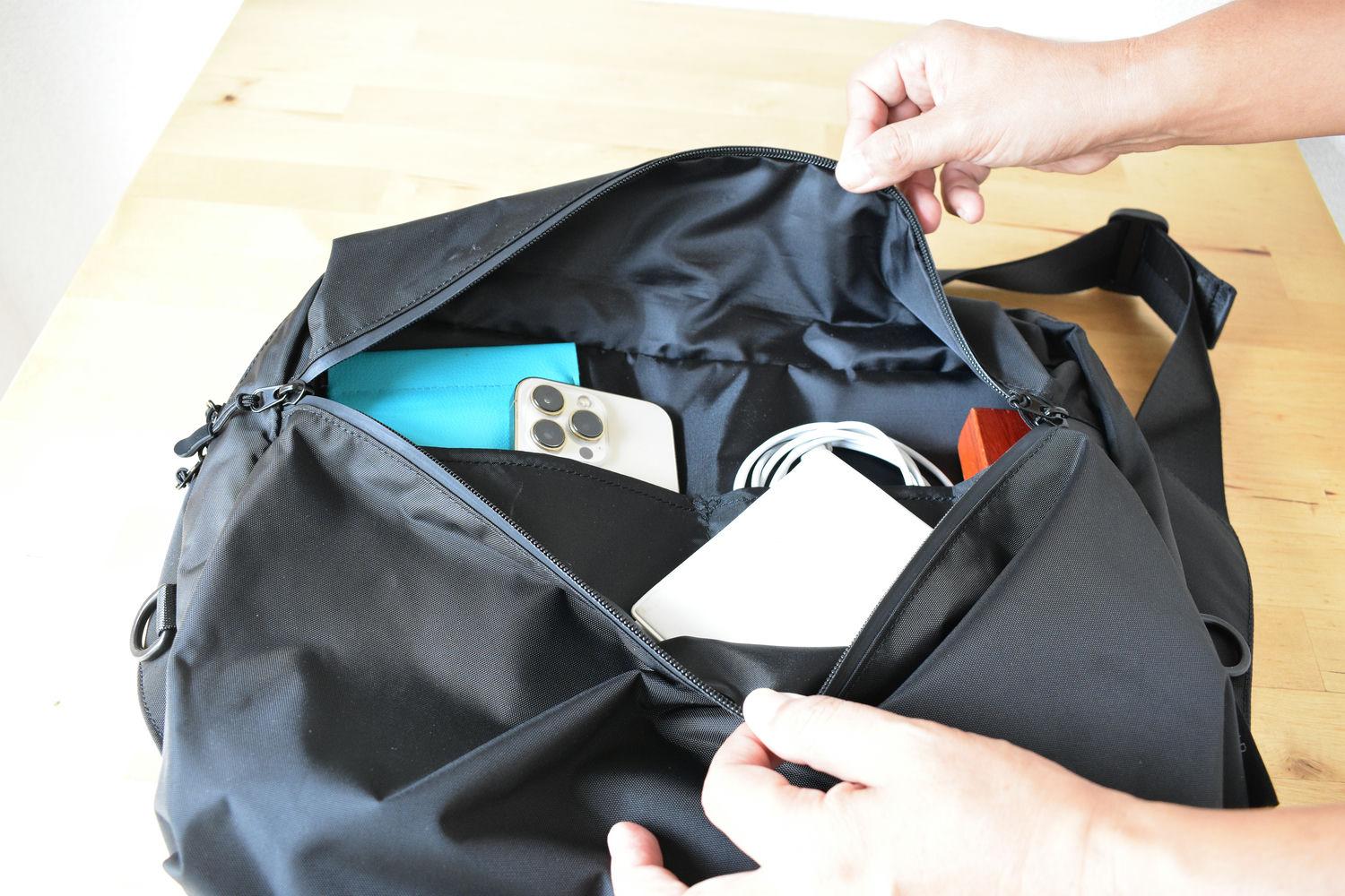 どんな服装にも合う。雨でも安心な「レインカバー付きショルダーバッグ