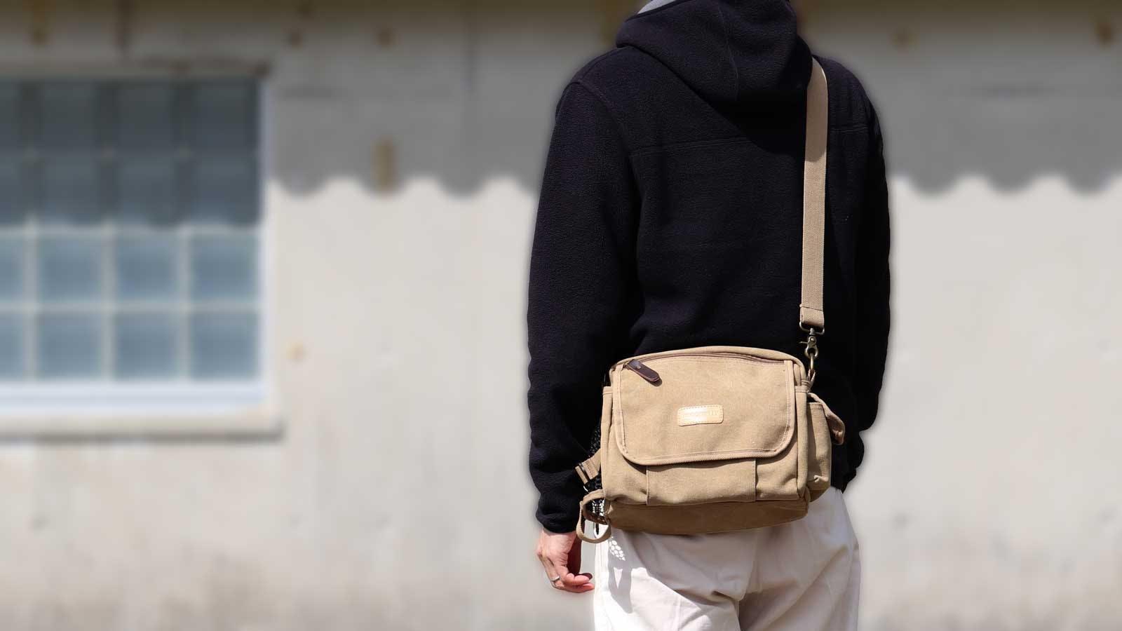 13ポケット搭載。帆布素材の多機能ショルダーがお出かけを軽やかに